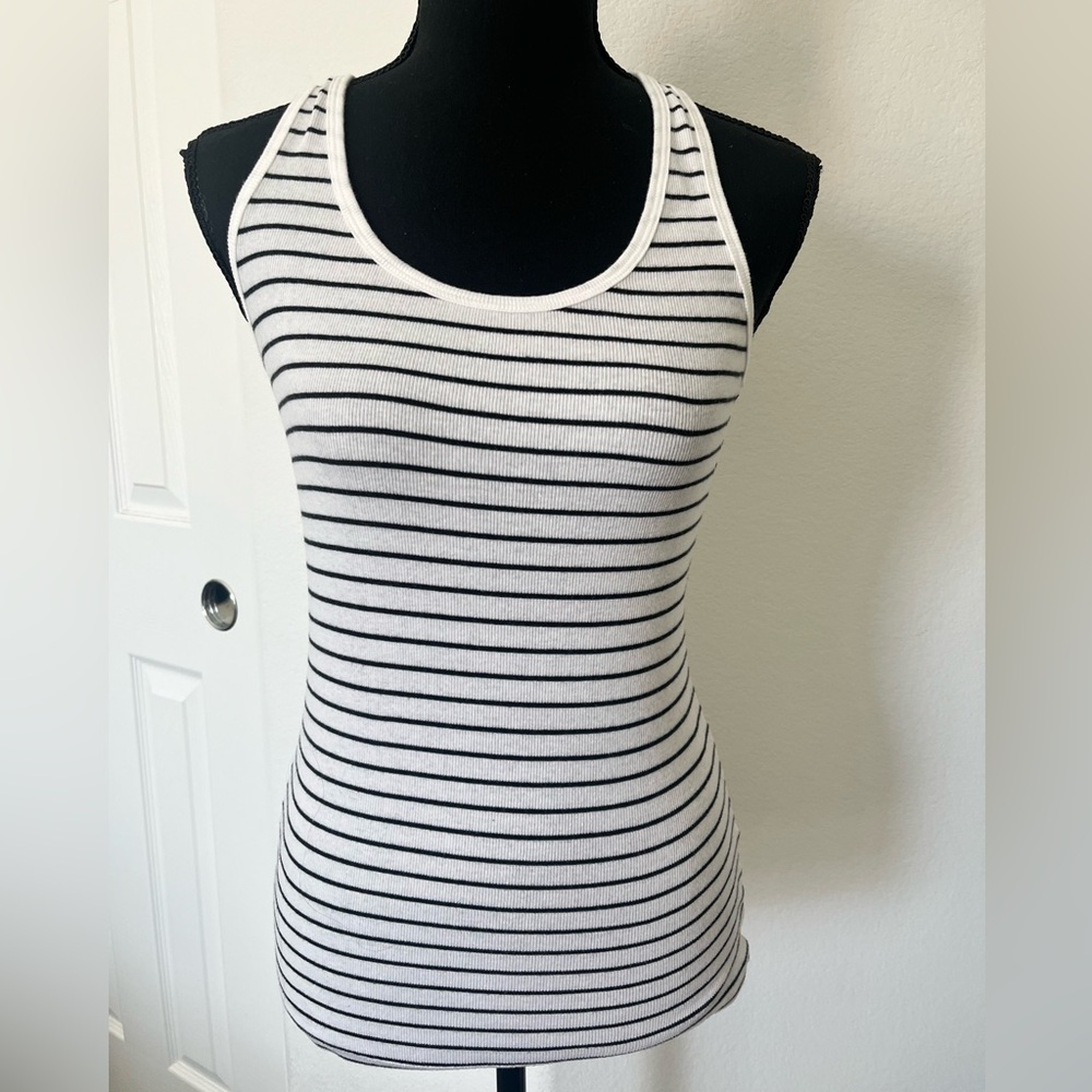 Universal Thread Black and White Fitted Sleeveless Tank Top